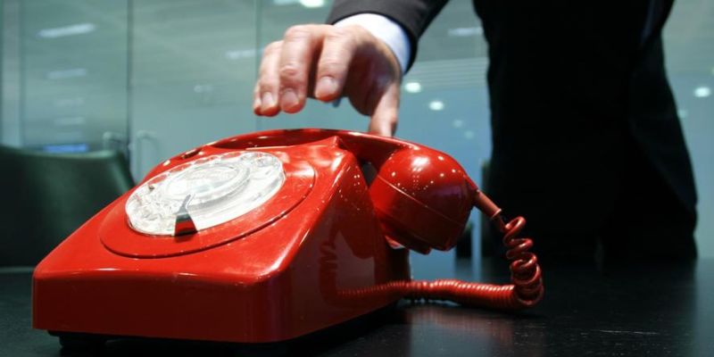 Liên Hệ Kubet - Hỗ Trợ Hội Viên Nhanh Chóng, An Toàn 2025 7 Gặp nhân viên thông qua Hotline là hình thức liên lạc nhanh